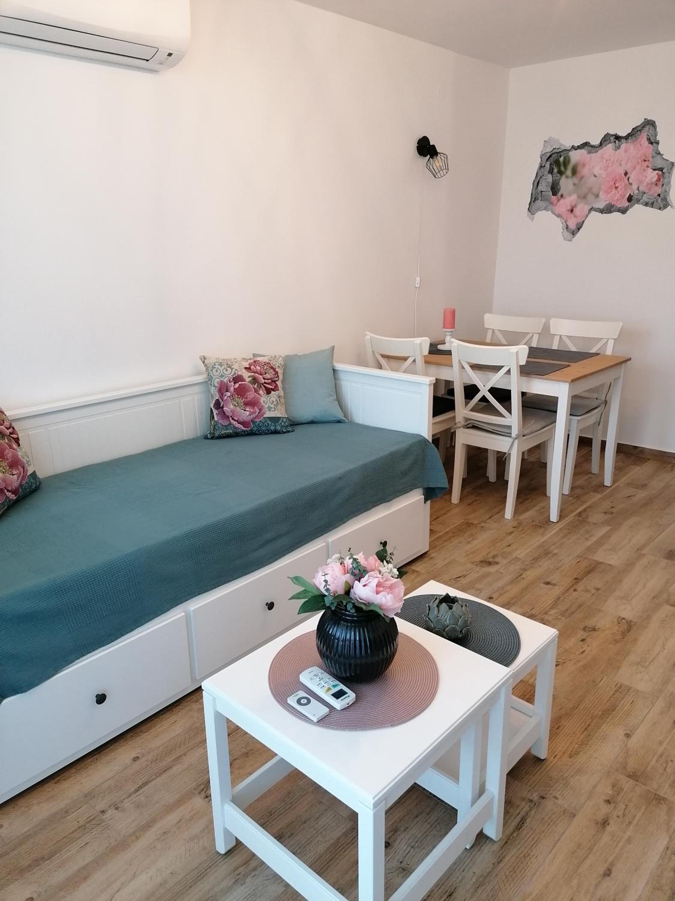 Rose Apartman view 2