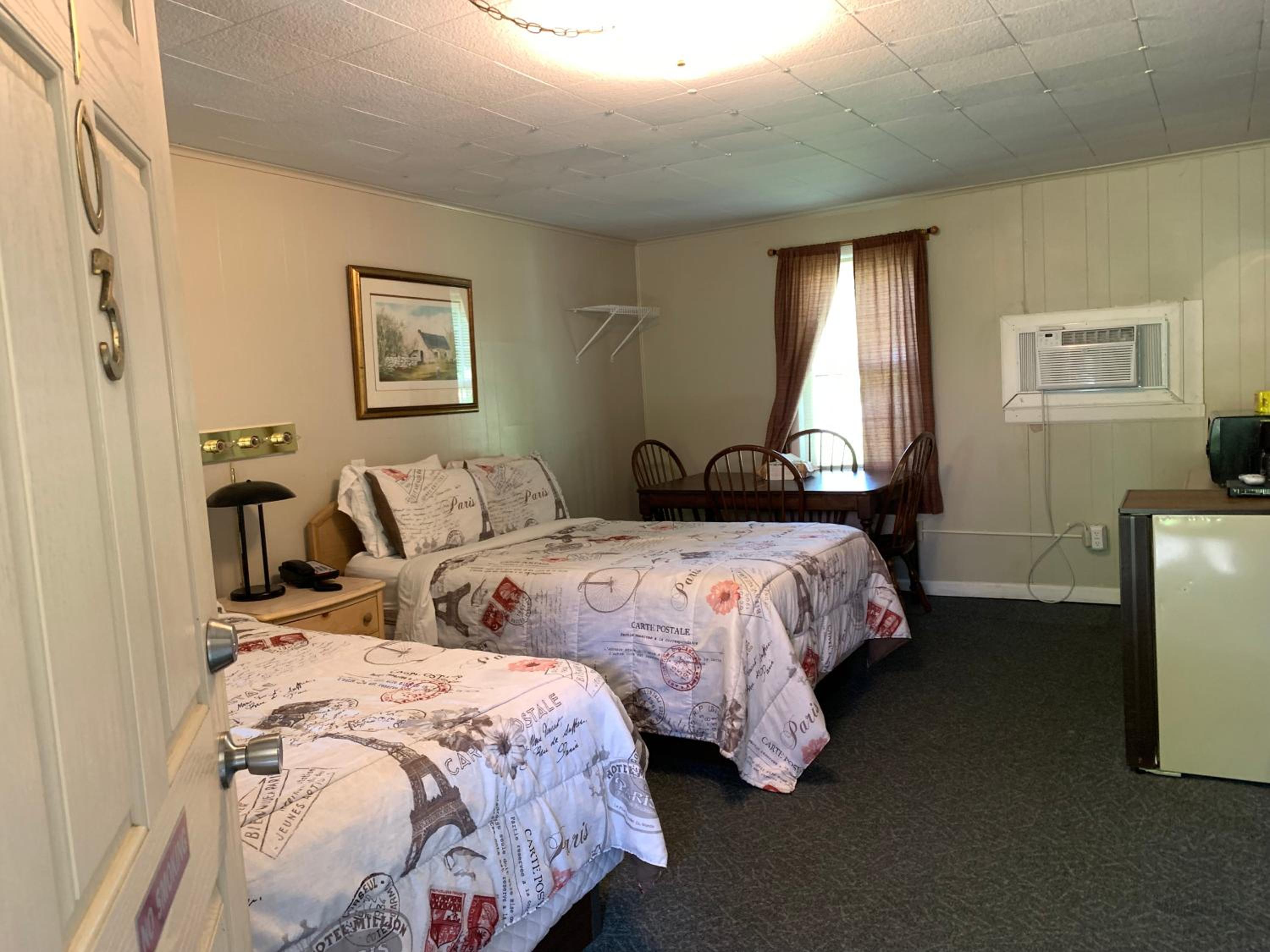 Phillips Historic Motel & Cottages