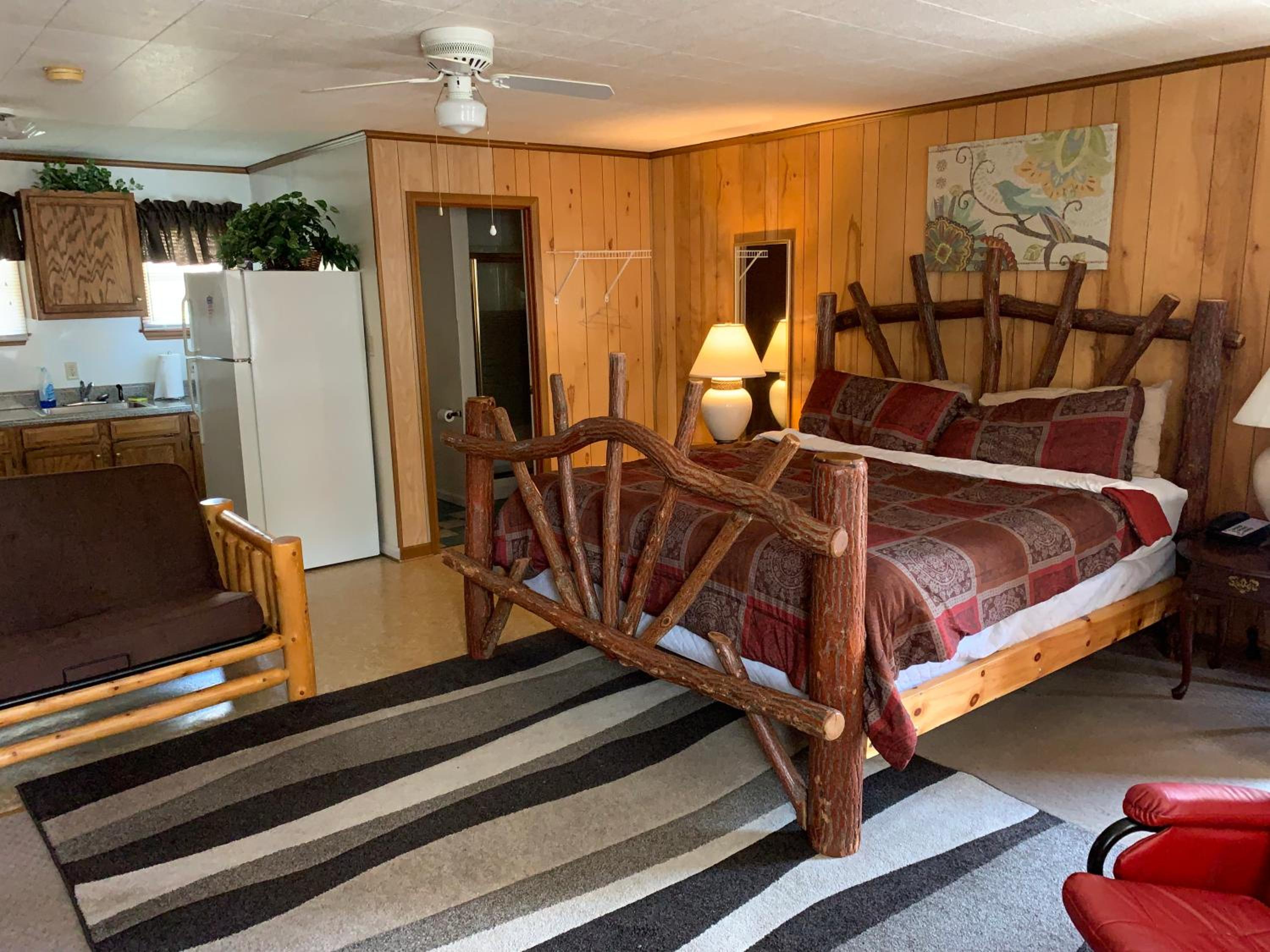 Phillips Historic Motel & Cottages