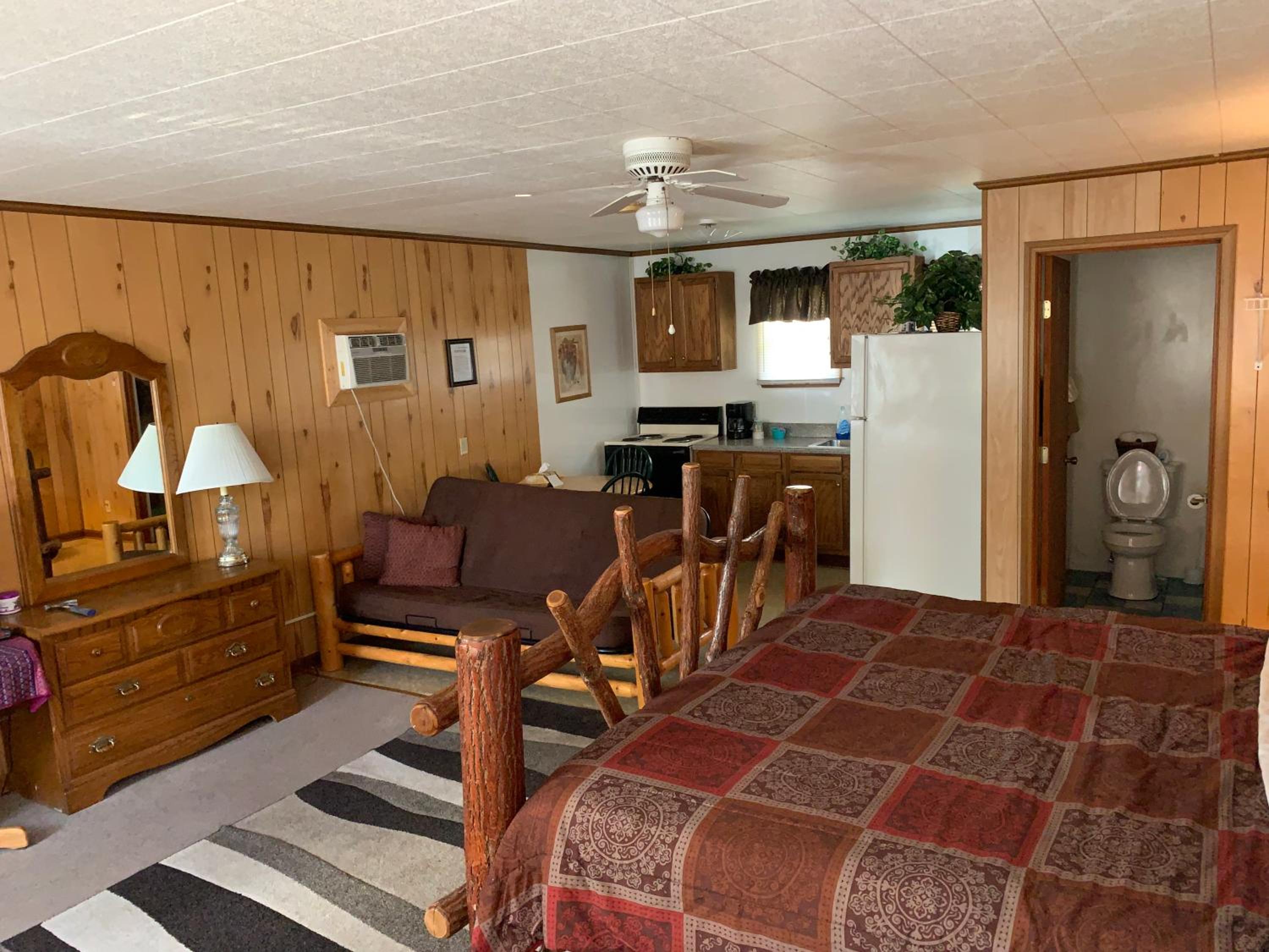 Phillips Historic Motel & Cottages