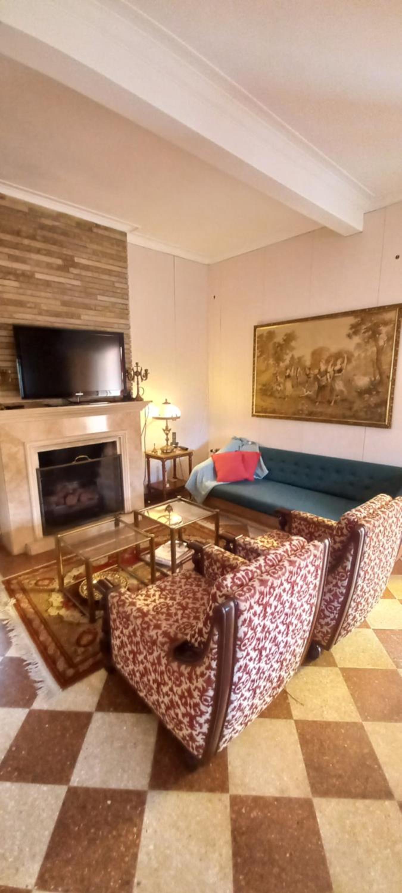 Casona LA FLORIDA con parque y pileta, a una cuadra del río