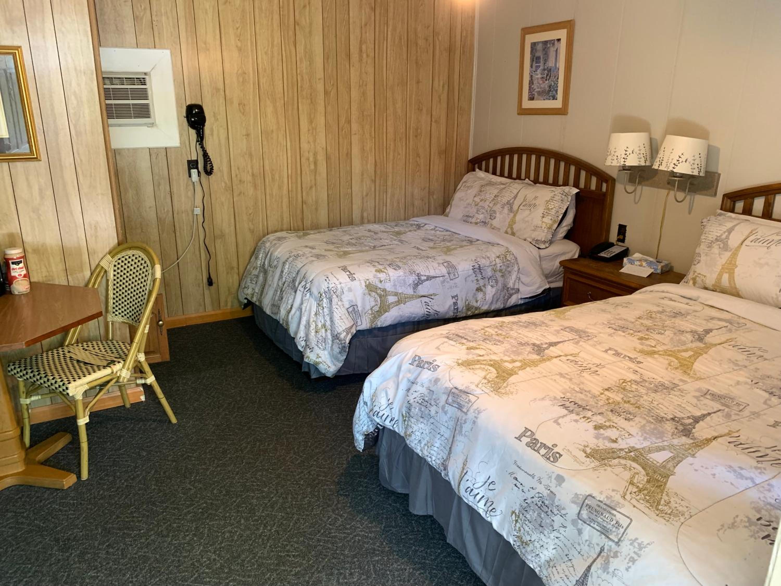 Phillips Historic Motel & Cottages