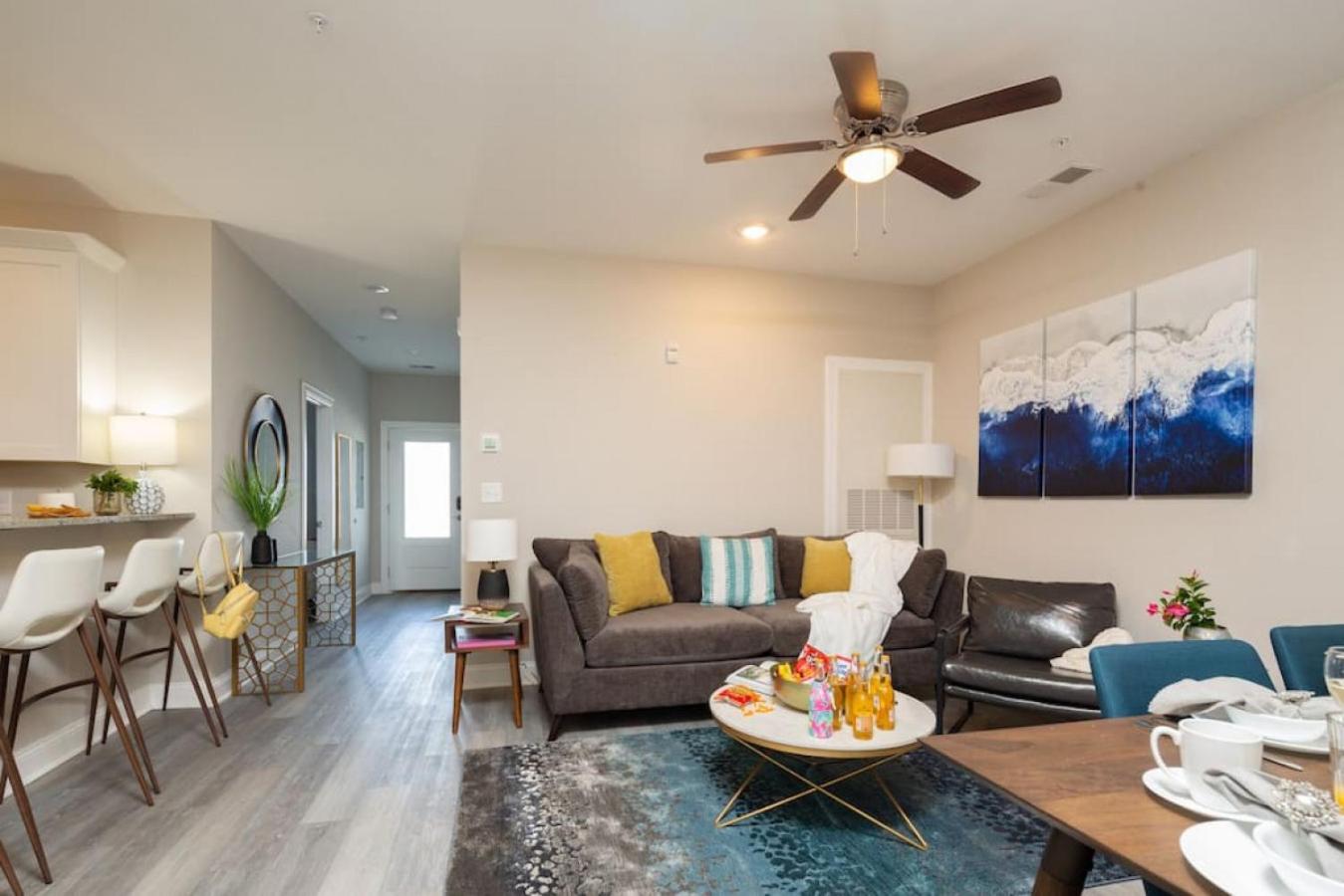 Lovely 4BR King Beds Steps To Beach and Pier J view 2