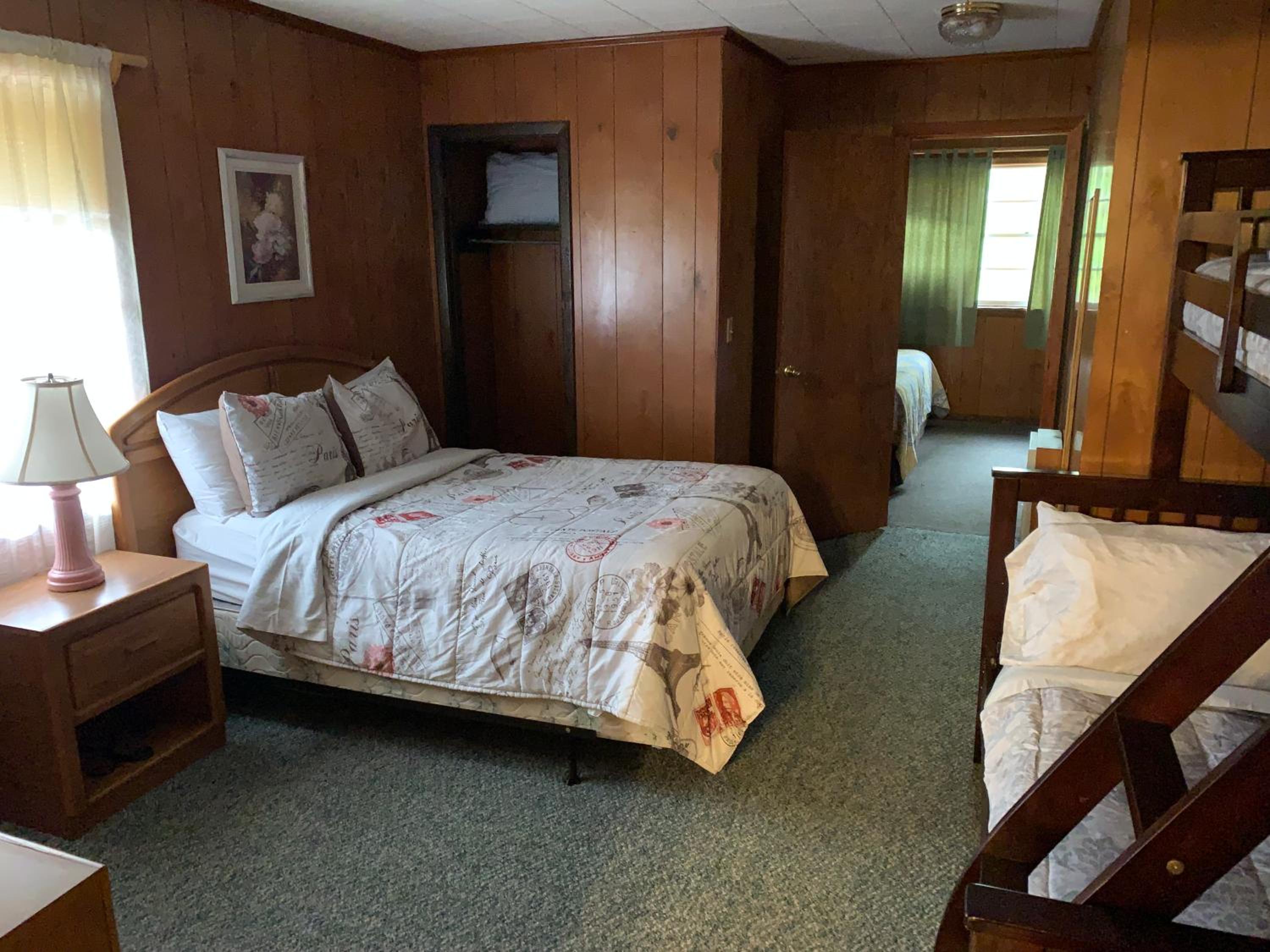 Phillips Historic Motel & Cottages