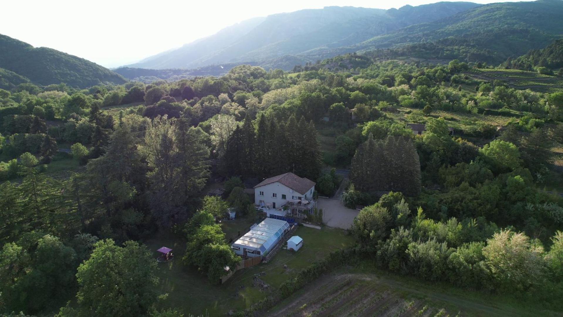 Villa Les Martinets - Piscine et Jacuzzi-Voie Verte Passa Pais-Gorges d'Héric-Massif du Caroux-Chambre d'hôte view 3