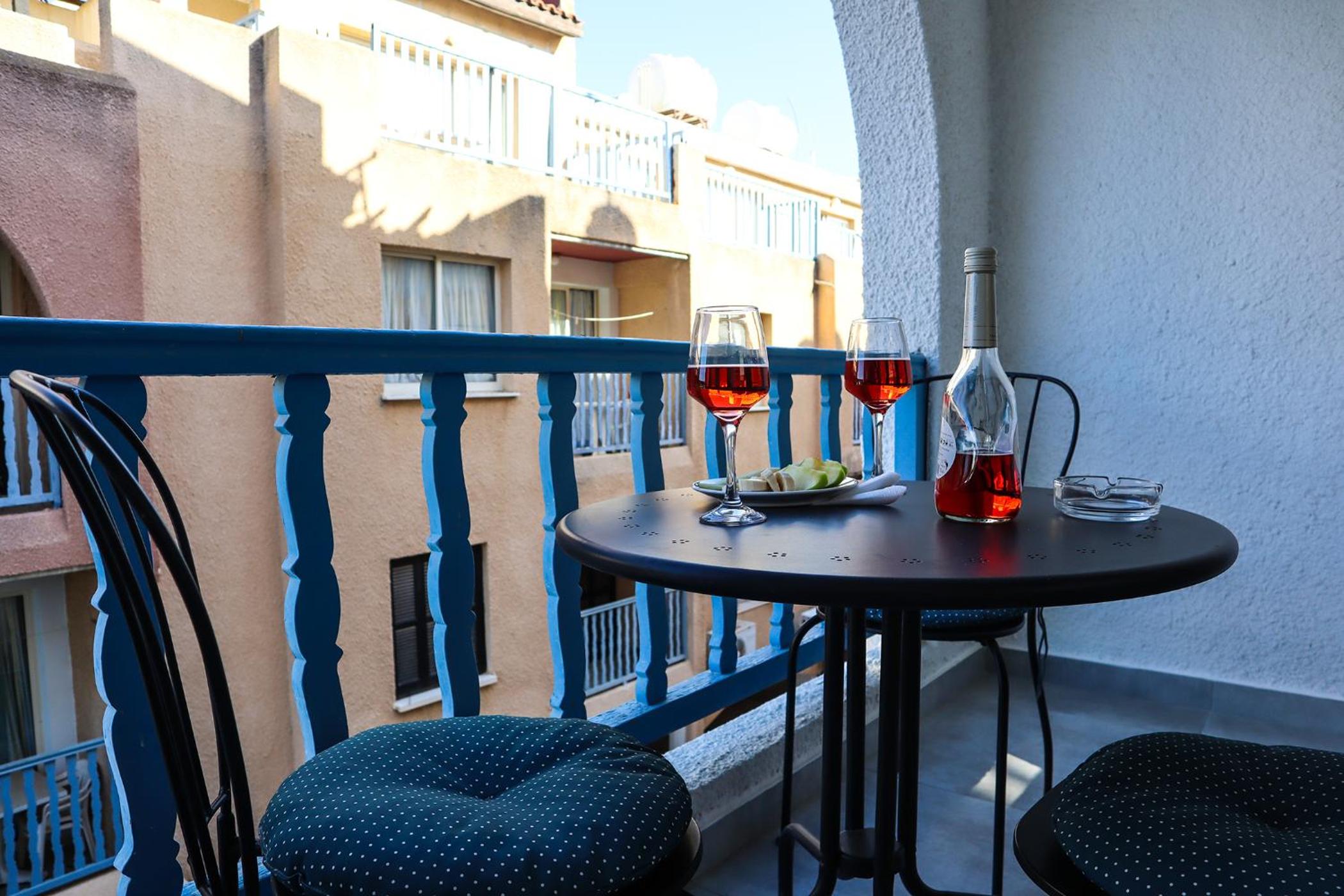 Hotel Alex's Vacation Suite - 100m from the beach - 6 Guests - Image 1