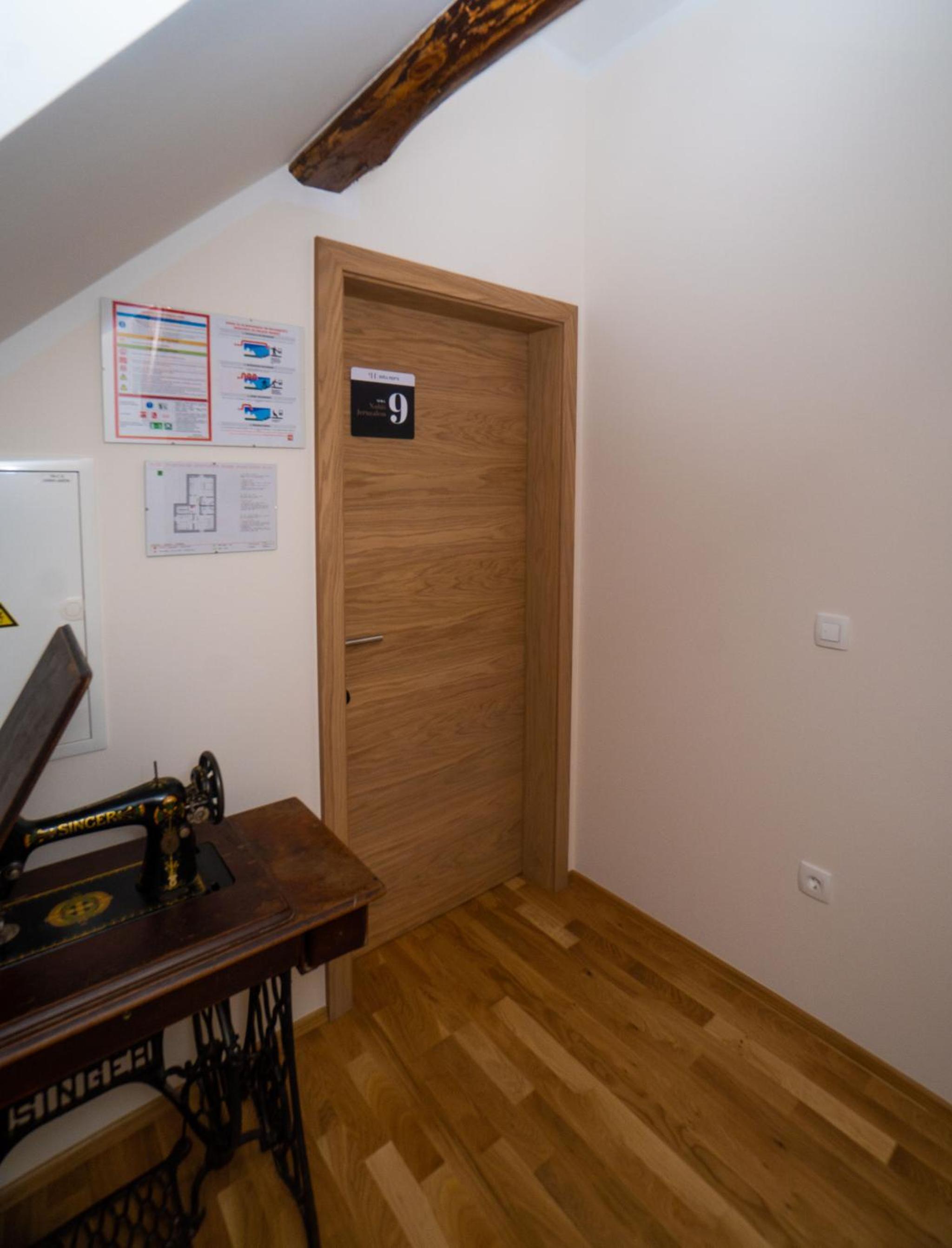 Photo 10