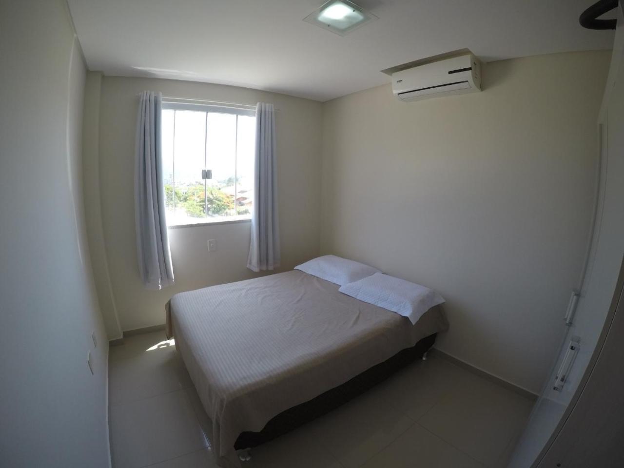 Apartamento 3 quartos 8 pessoas a 50 mts da Praia de Bombas, a 100m da Passarela do Ribeiro