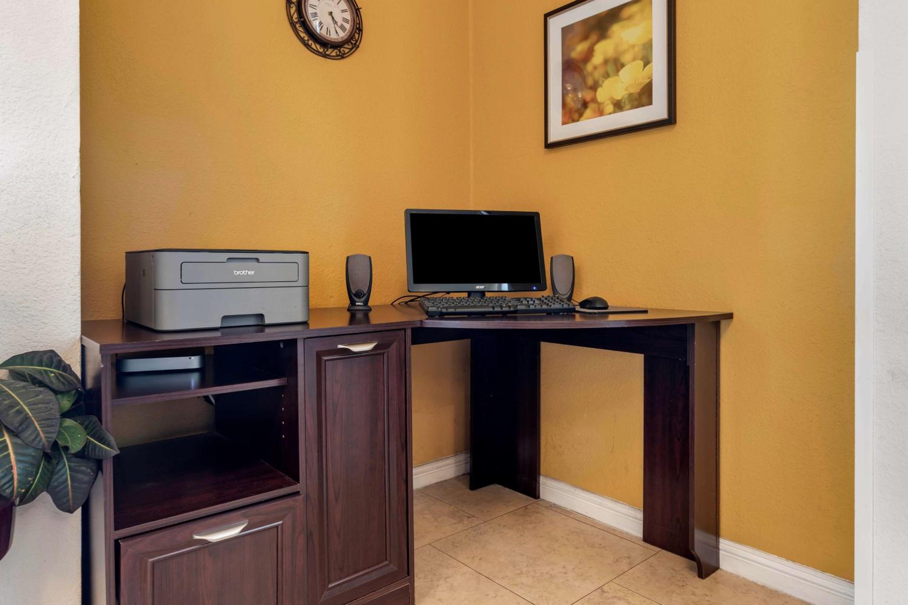 Turlock Vacations - Best Western Orchard Inn - Property Image 9