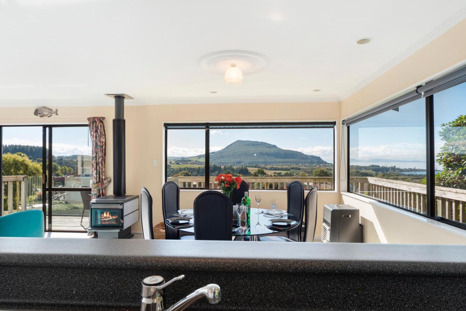 Kuharua Lakeviews- Omori Holiday Home view 3