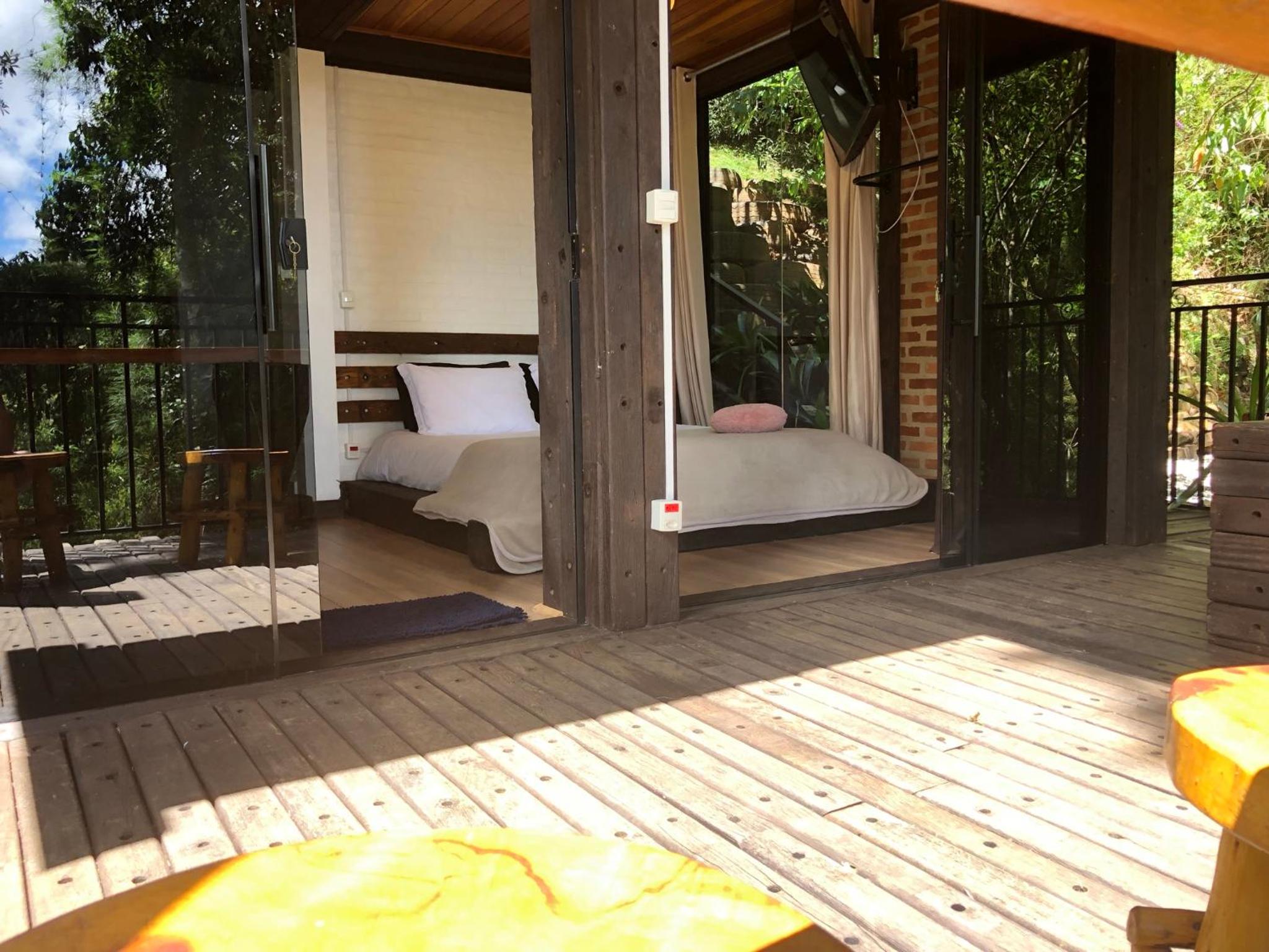 Casa Container 80 - Suítes privativas e sofisticadas integradas à natureza