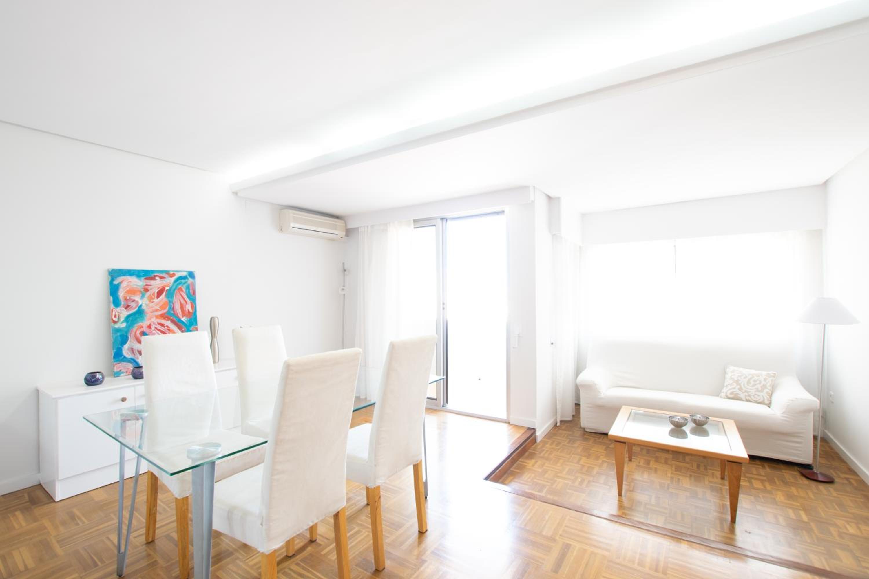 Light and bright apartment in central Valencia