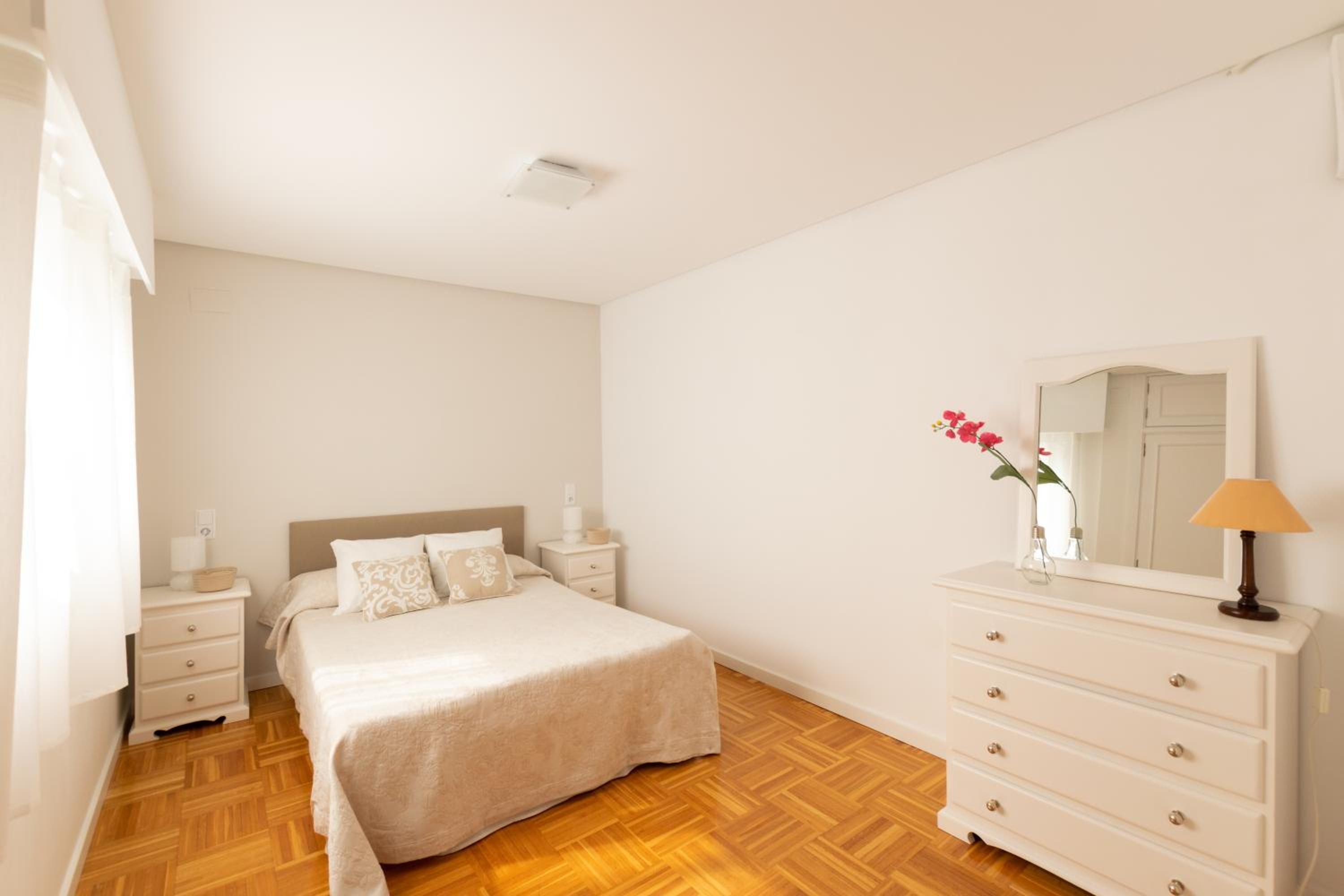 Light and bright apartment in central Valencia
