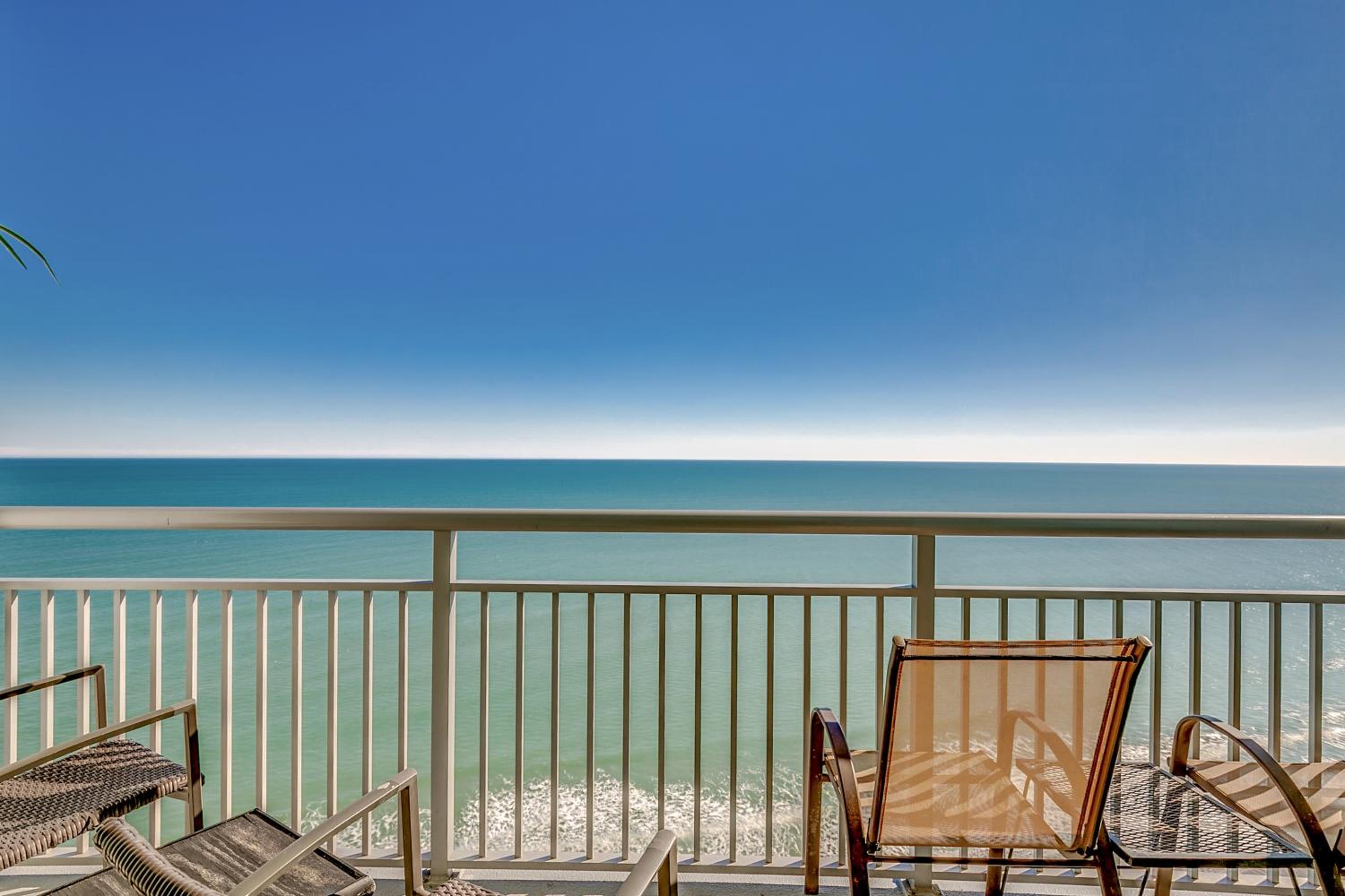 Newly Renovated Ocean Front Condo, Modern Decor, Central MB, 20th floor view 2