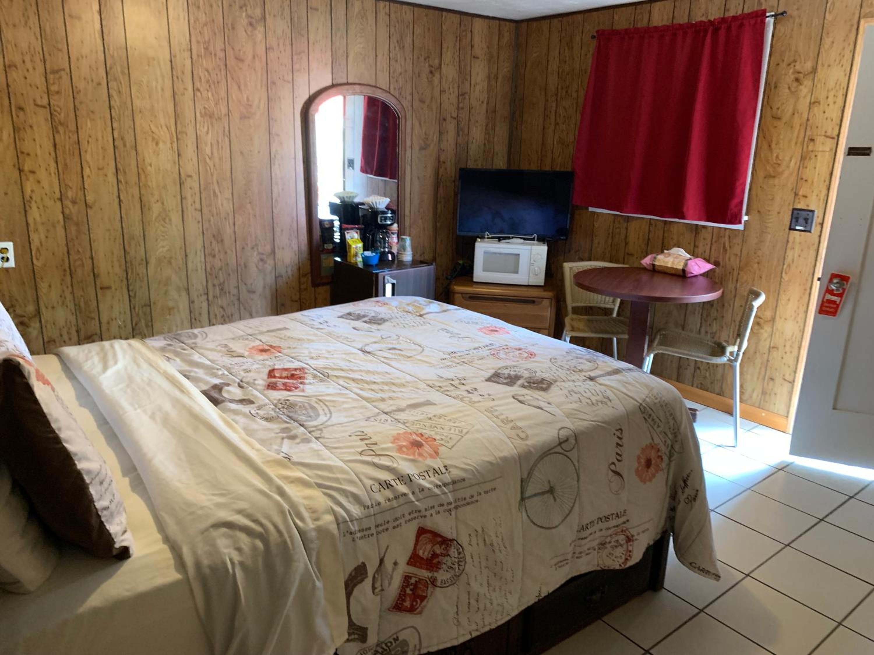 Phillips Historic Motel & Cottages