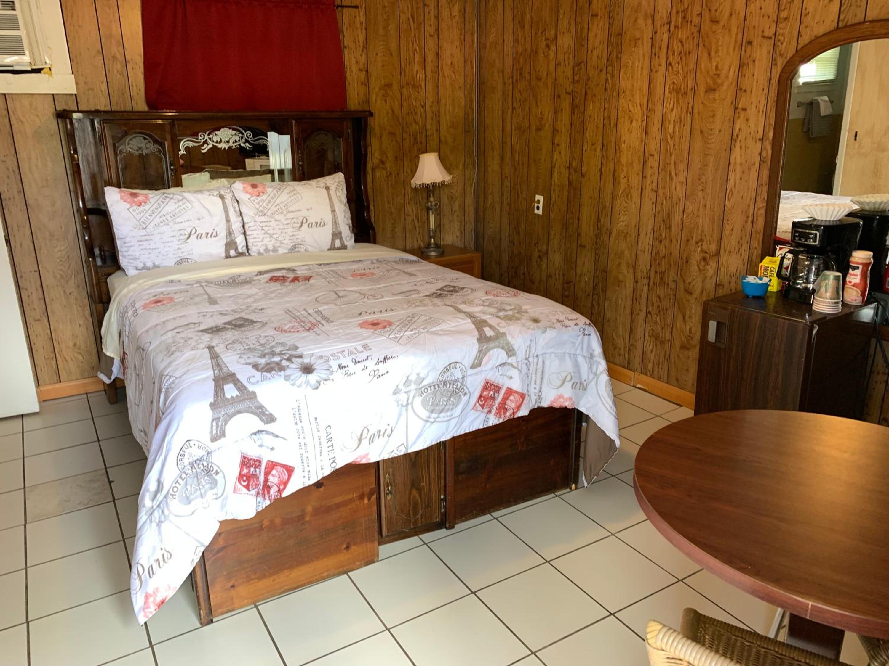 Phillips Historic Motel & Cottages
