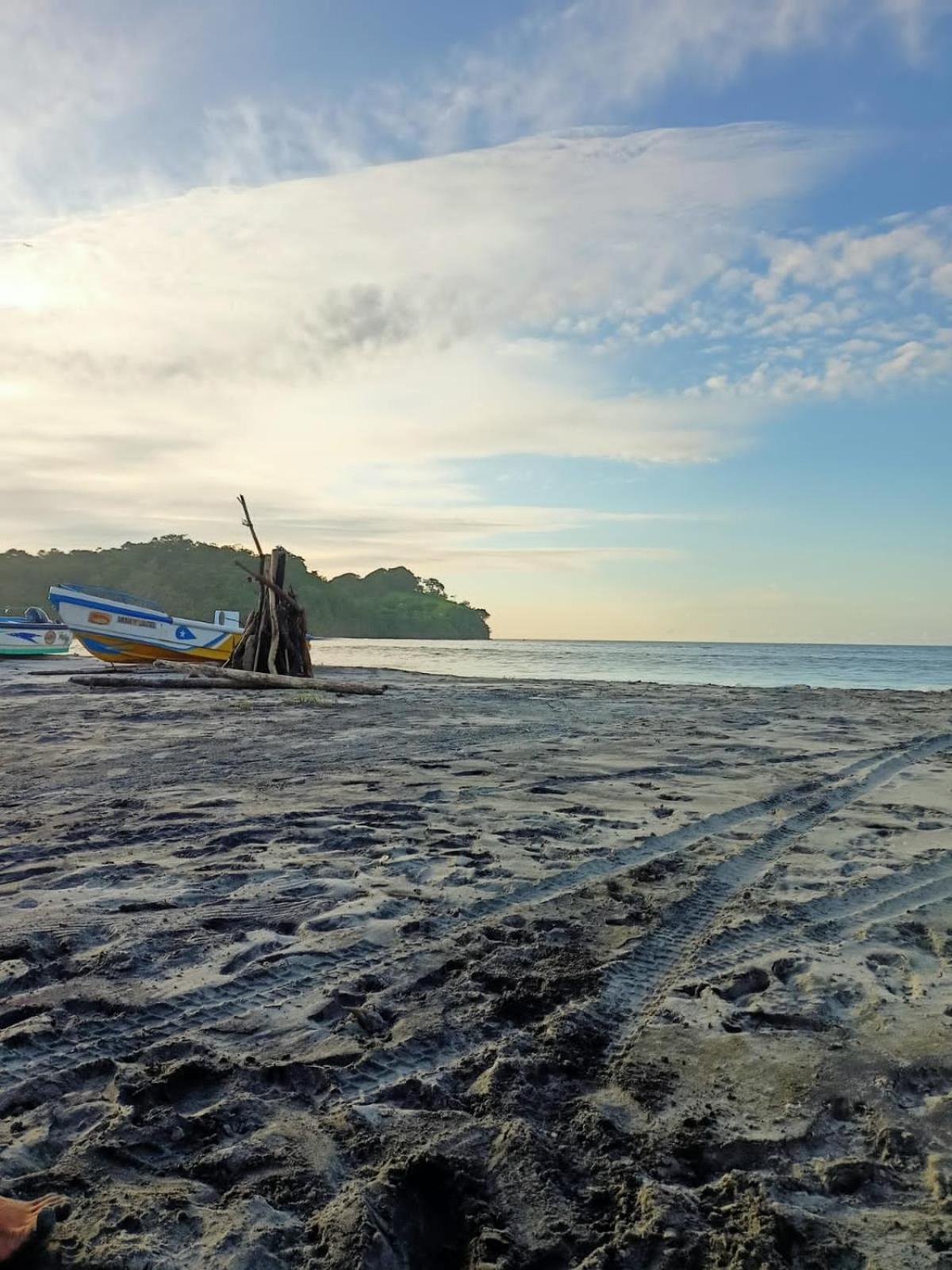 Hostal Camping Sin Fronteras Mompiche view 3