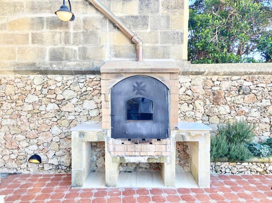 Villa Rossa Gozo - 5 bedroom ensuite with pool & jacuzzi view 5
