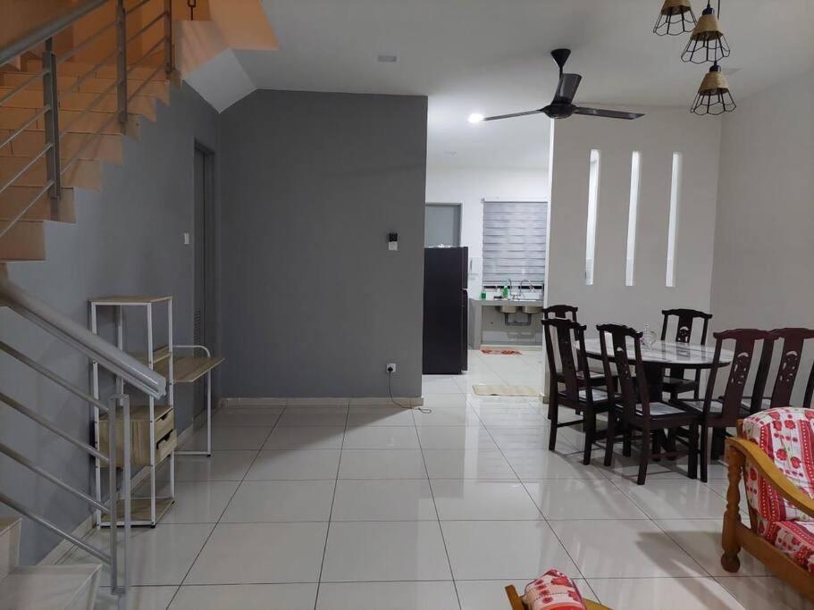 Flora Homestay Jenjarom, Banting,Telok Panglima Garang photo 6