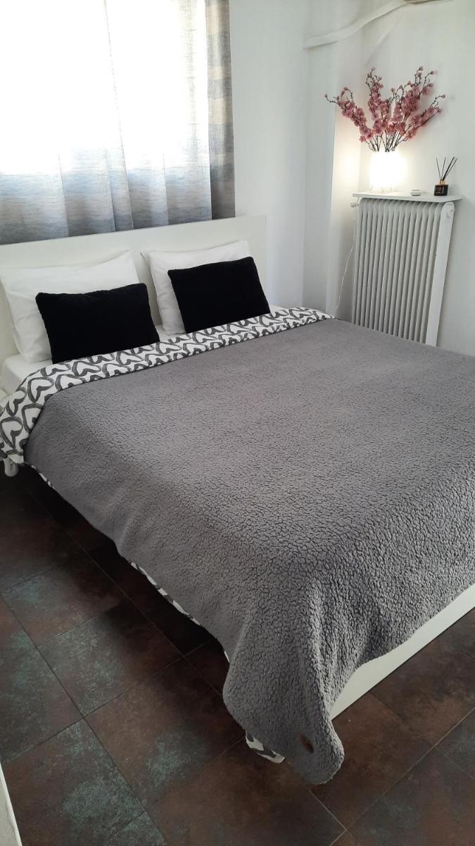 Glyfada Vacation Apt