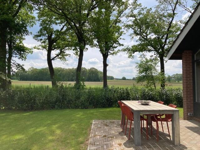Achterhoekse vakantiewoning, infraroodsauna, geweldig uitzicht, goede bedden view 4