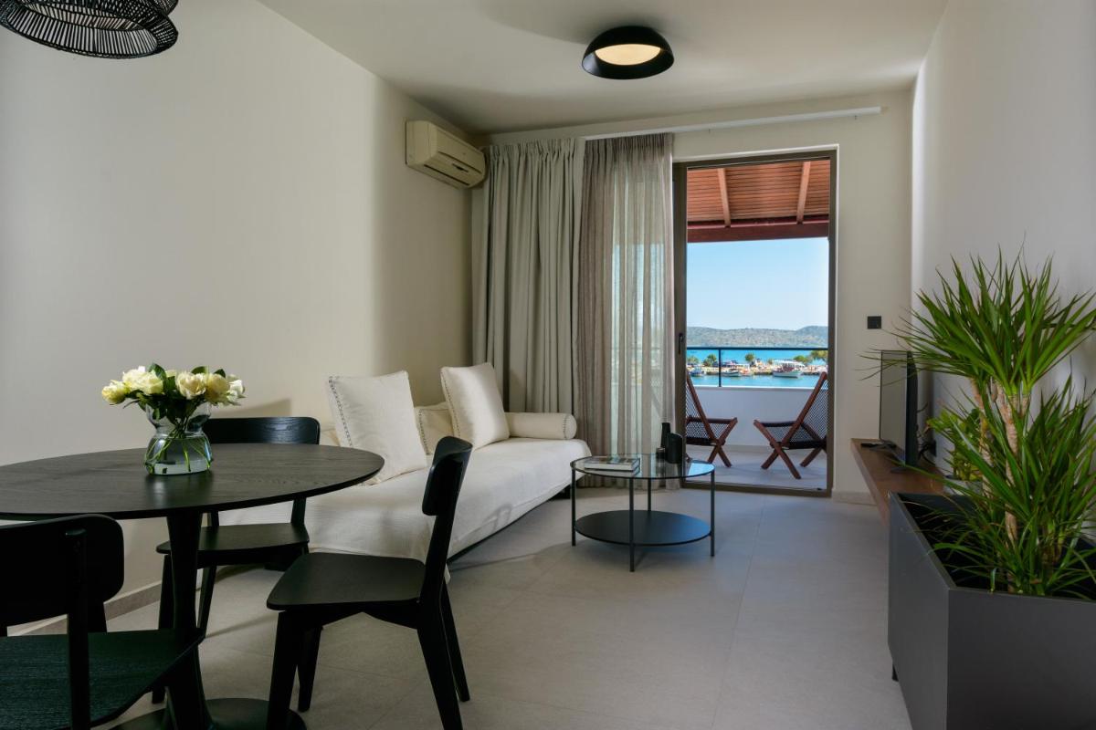 Apagio Project by Almelon Houses view 4