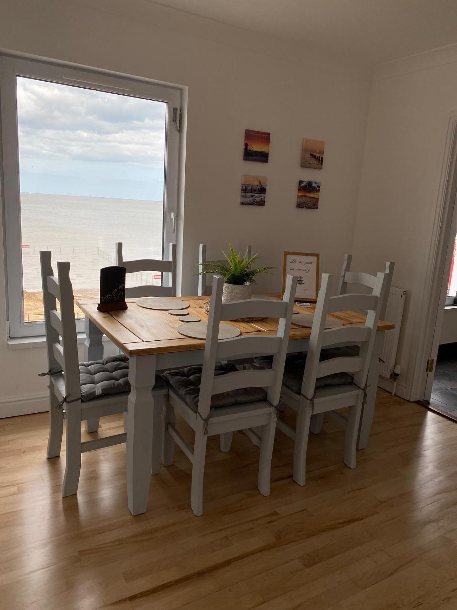 Eastcliffe Penthouse, 2 beds & bathrooms with parking view 5