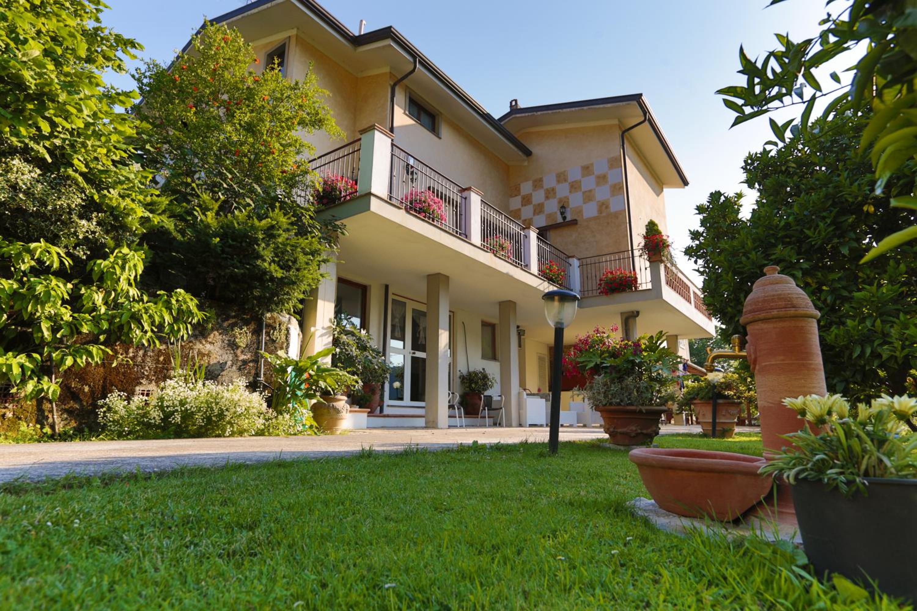 Casa Anna a Pietrasanta in Toscana con piscina view 3