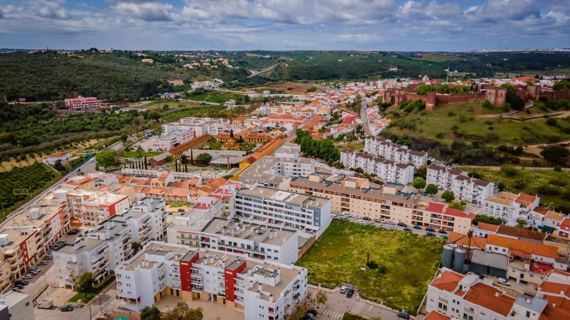 Spacious & Modern 3BDR Apartment in Algarve by LovelyStay view 2