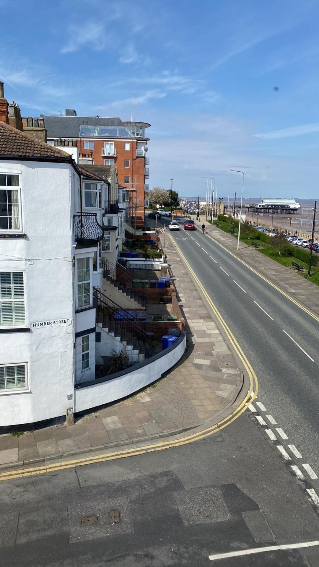 Eastcliffe Penthouse, 2 beds & bathrooms with parking view 2