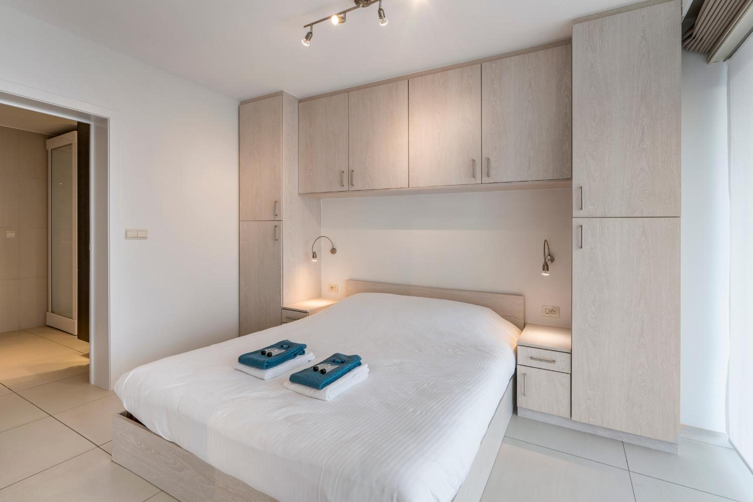 Gelijkvloers zeedijk appartement - lichtrijk en modern view 3