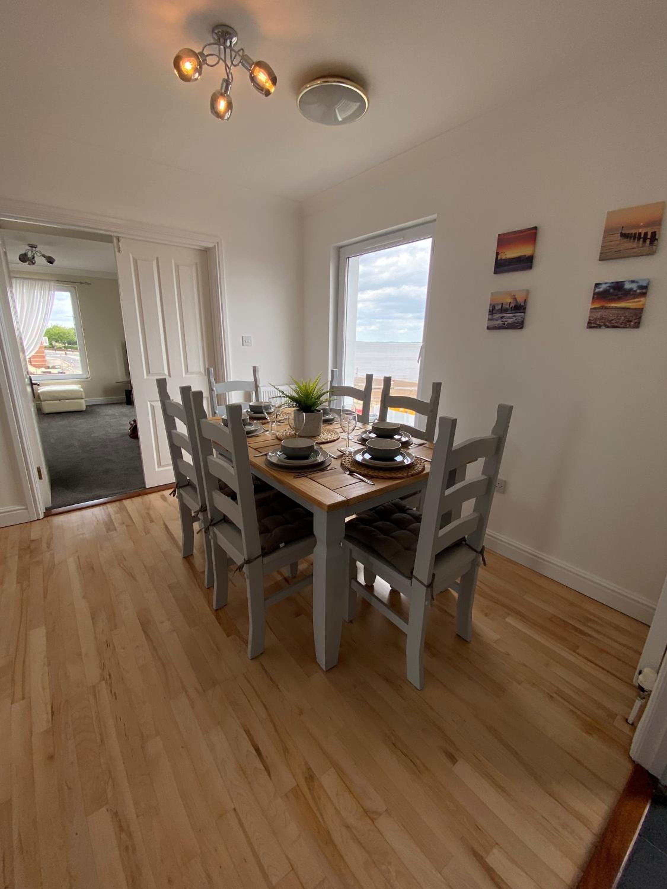Eastcliffe Penthouse, 2 beds & bathrooms with parking view 4