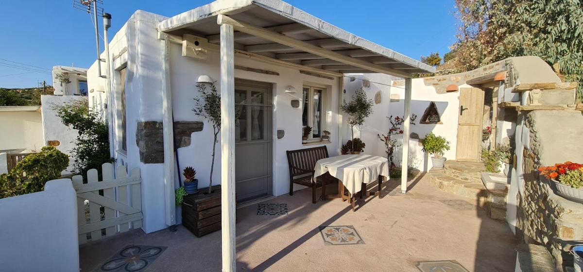 Romantic sunset cycladic house in Sotires view 4