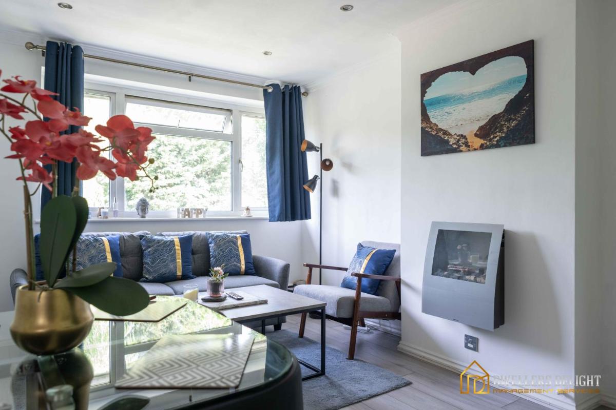 Stylish Flat 2 Bedroom with Free Wifi & Parking Chigwell Epping London view 2