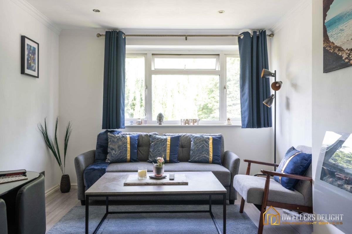 Stylish Flat 2 Bedroom with Free Wifi & Parking Chigwell Epping London view 5