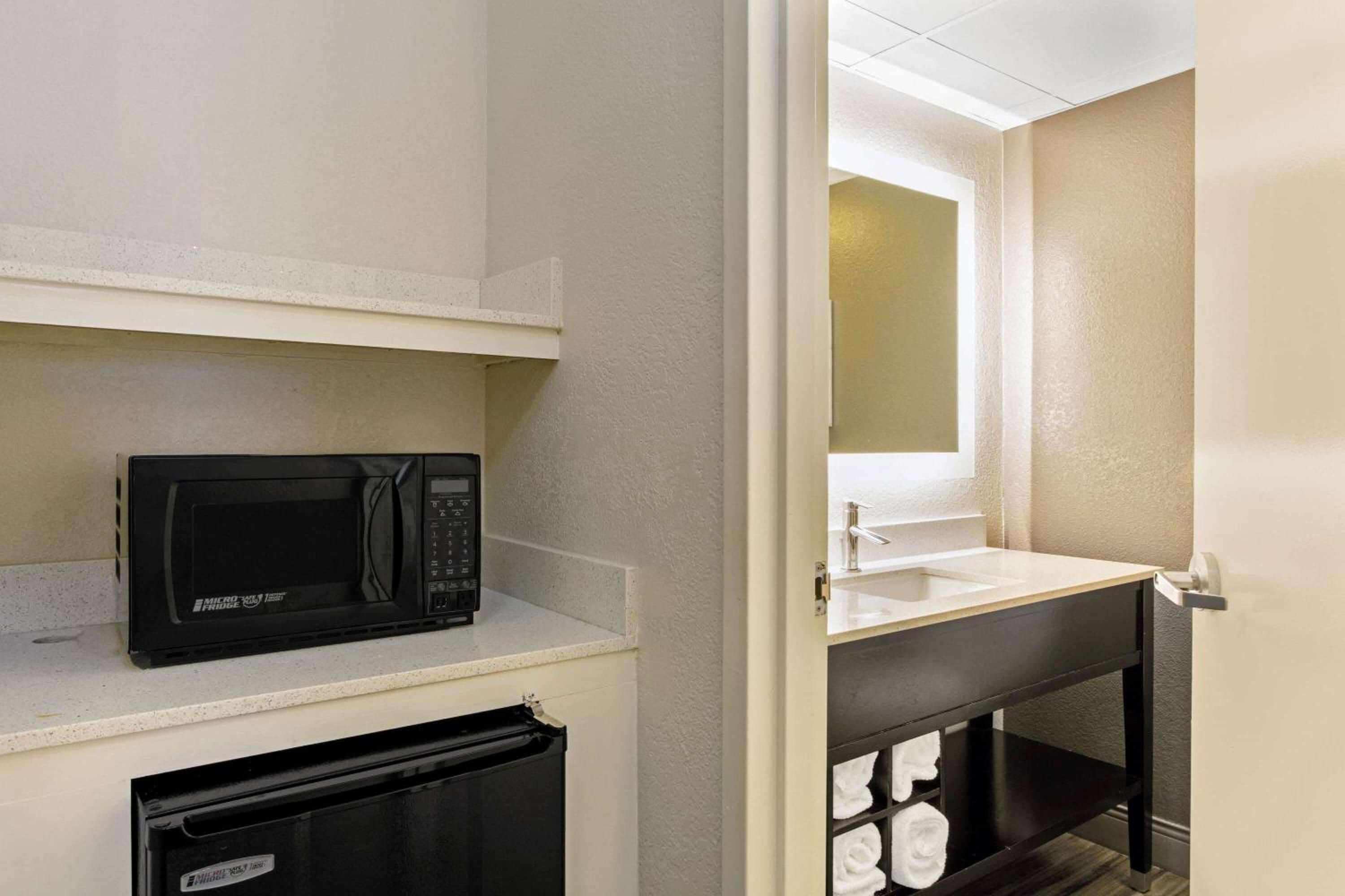La Quinta by Wyndham Boston-Andover - Property Image 11