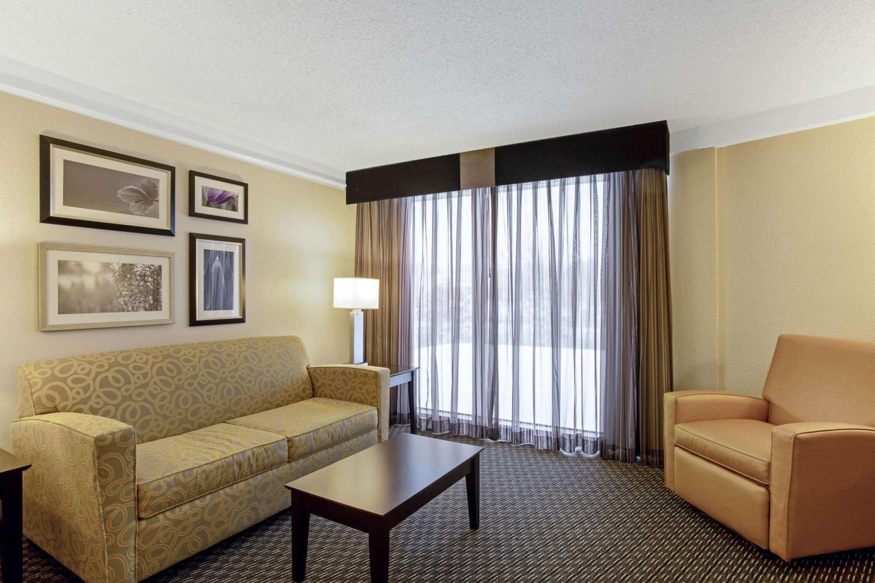 La Quinta by Wyndham Boston-Andover - Property Image 3