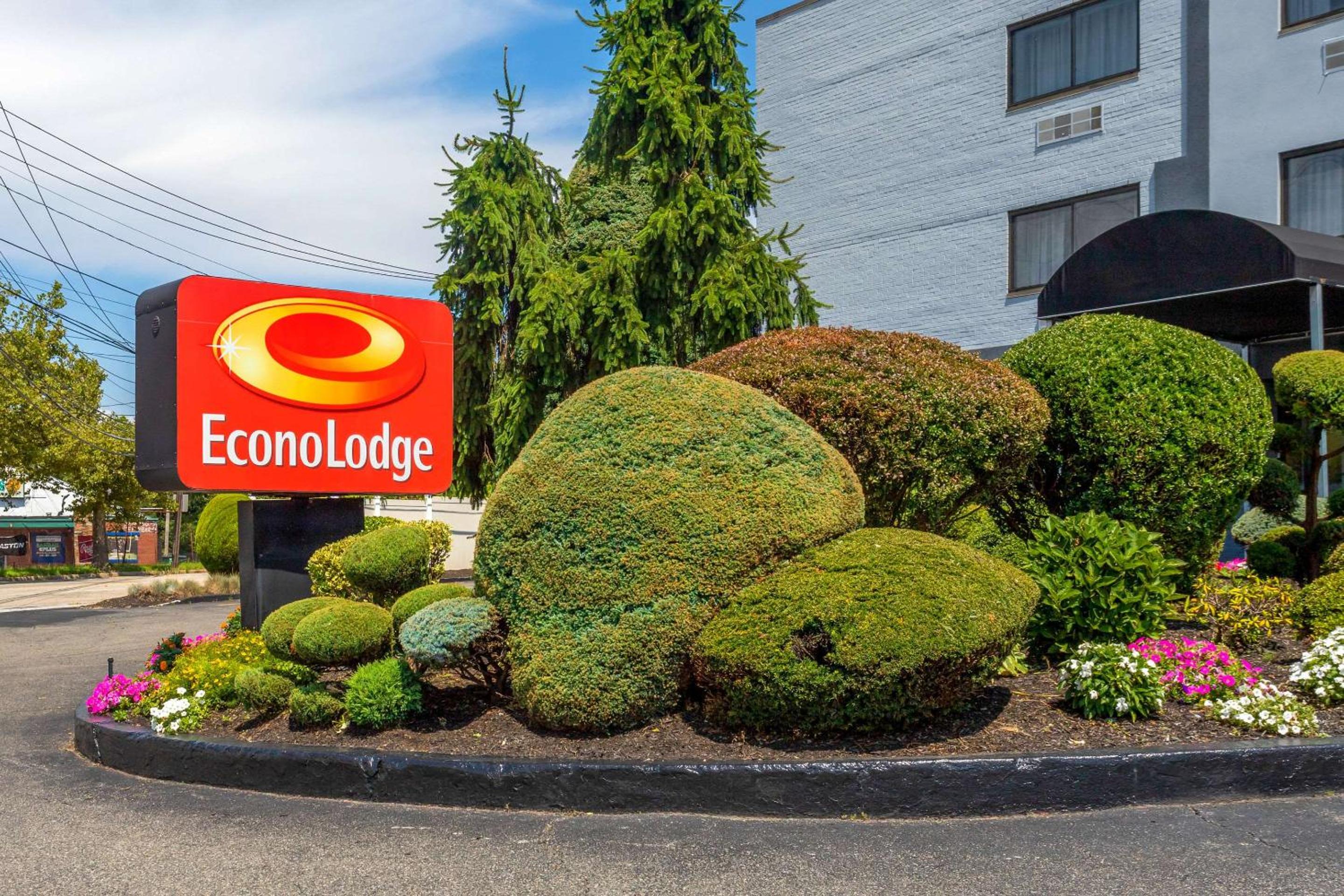 Econo Lodge Hicksville - Long Island view 2