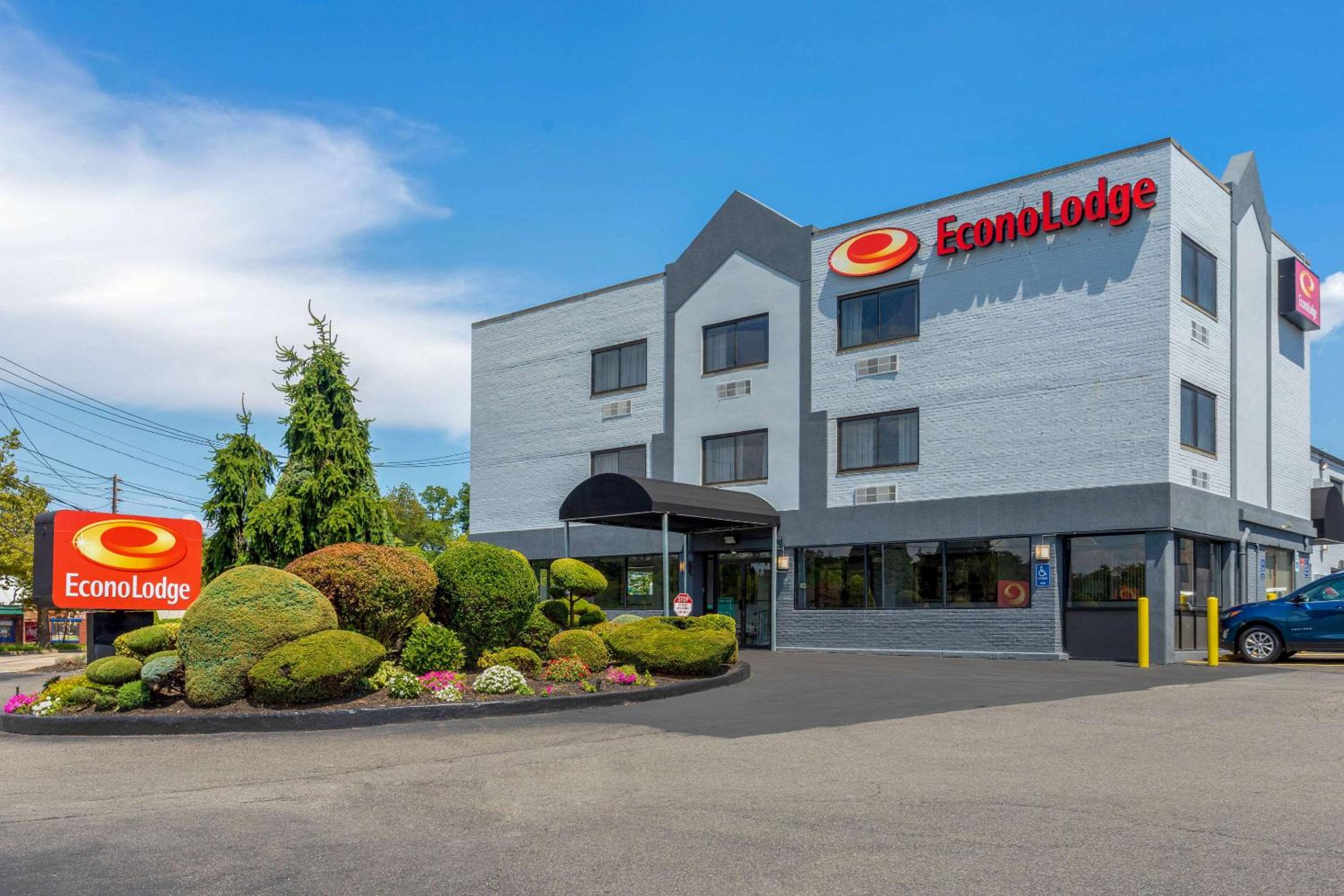 Econo Lodge Hicksville - Long Island view 3