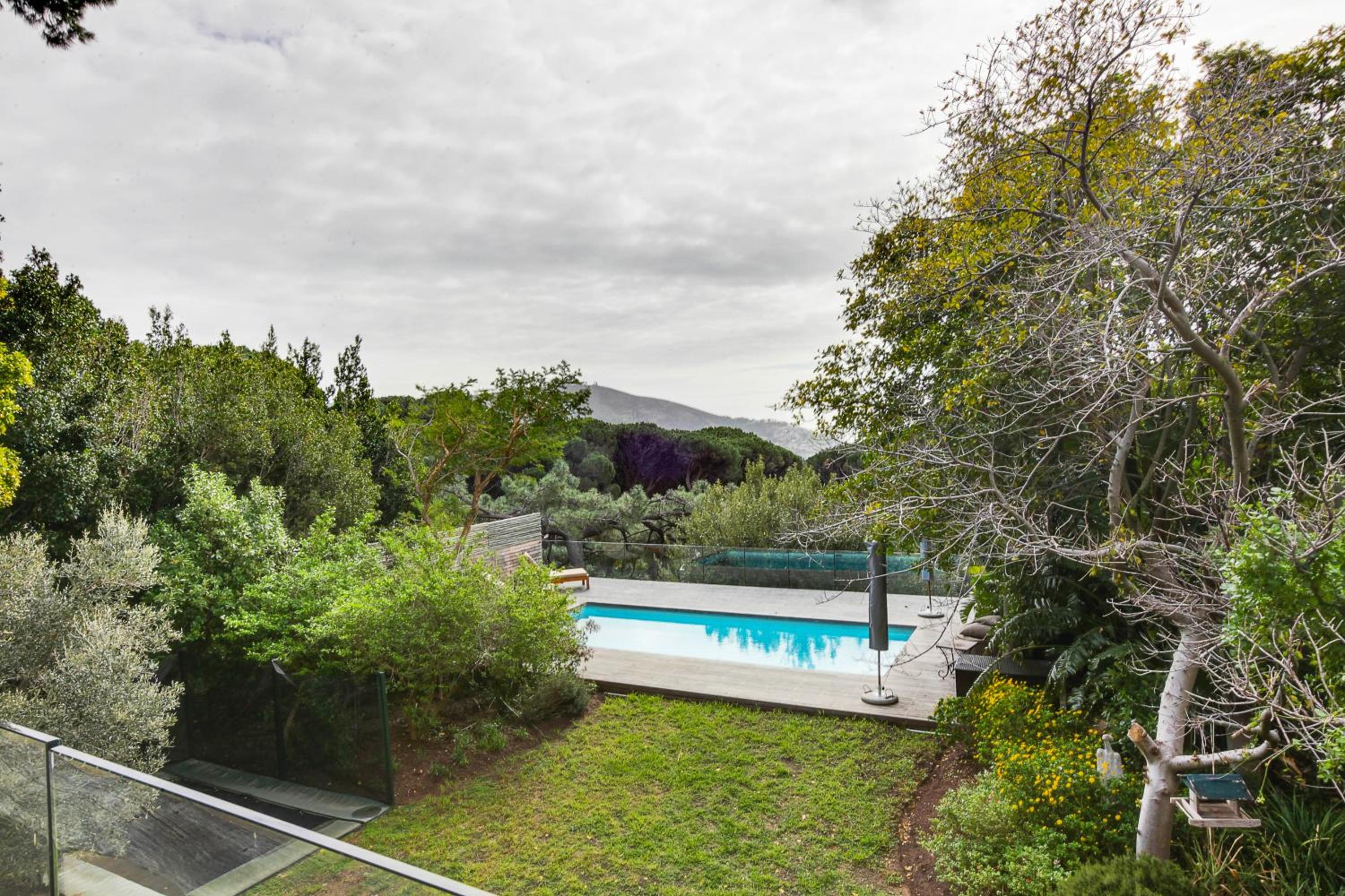 Solar-Powered Table Mountain Retreat