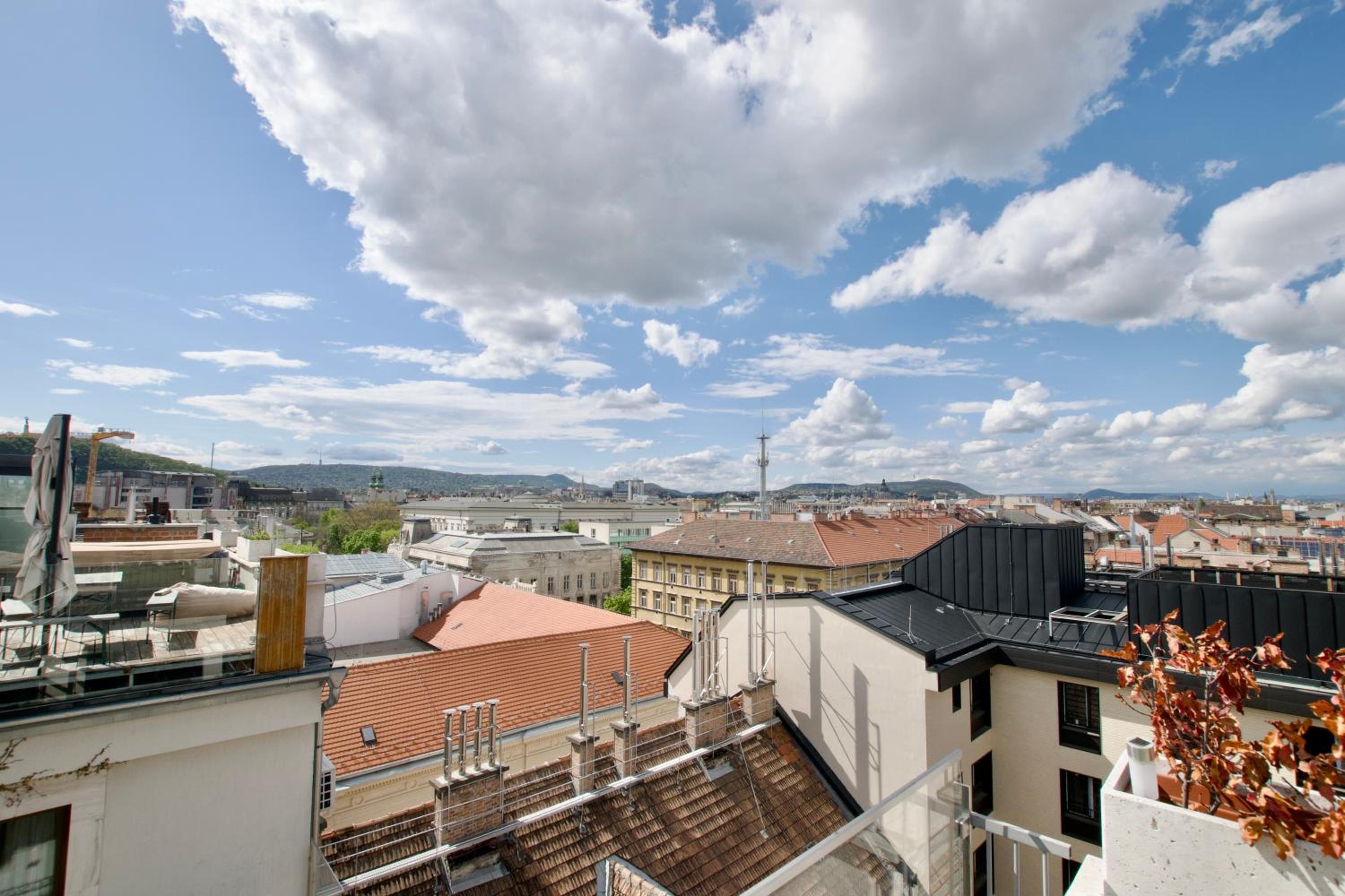 Penthouse Apartment by Hi5 - Cool district view 2