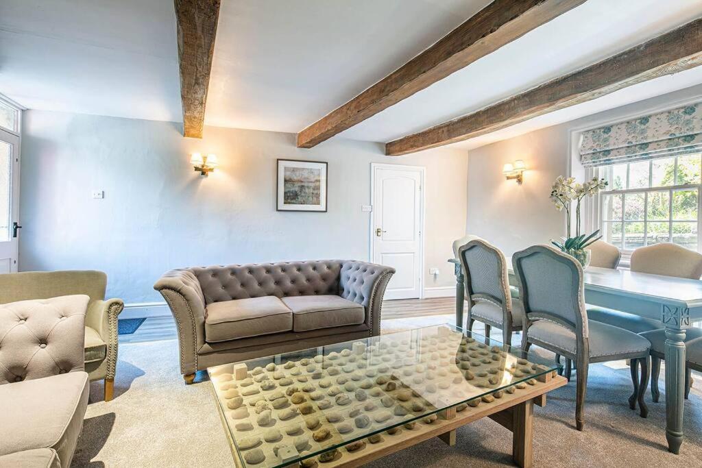 The Aubrey - a gorgeous converted 17th Century Grade II listed bolthole in Bakewell view 3