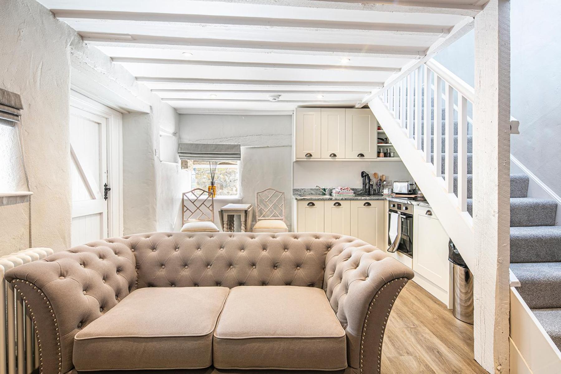 The Artists Loft - a converted from a Grade II Listed 17th Century building view 3