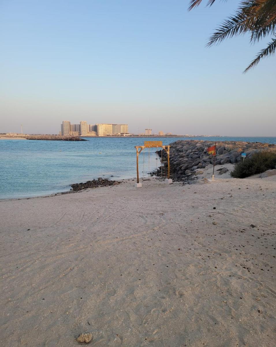 Summer By The Sea Ultra Luxe 1 bedroom Apartment with a private beach - Al Marjan Island