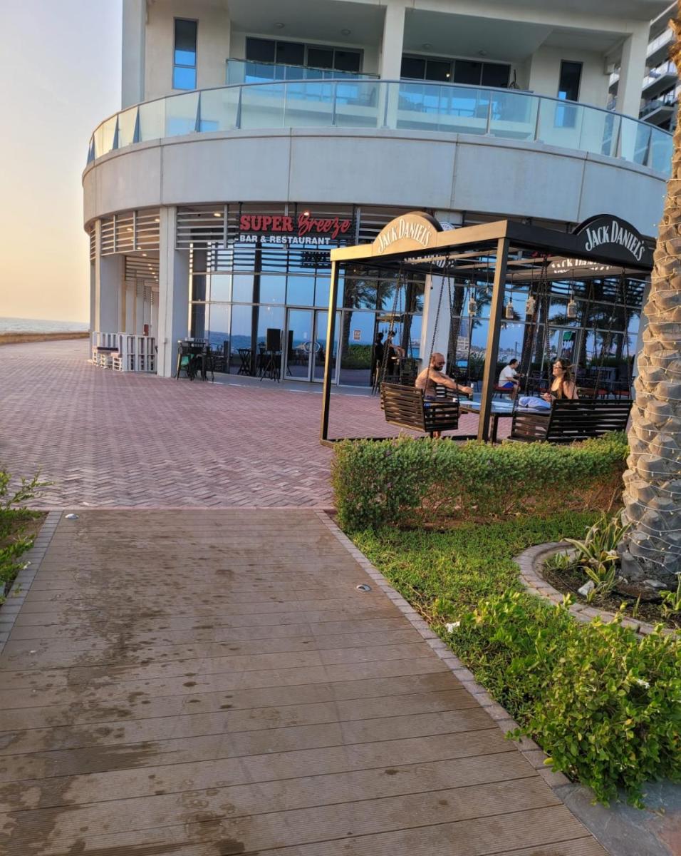 Summer By The Sea Ultra Luxe 1 bedroom Apartment with a private beach - Al Marjan Island