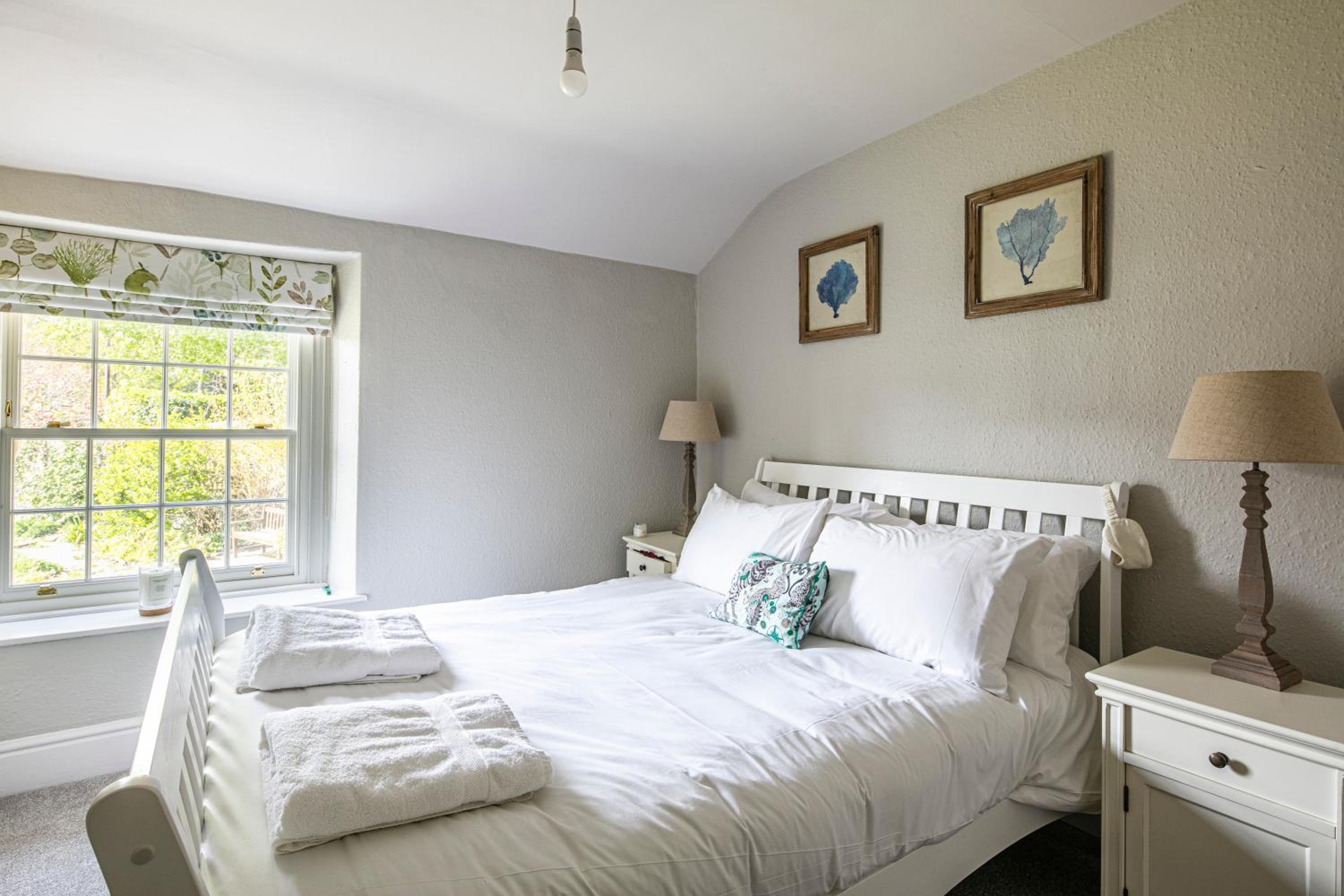 The Aubrey - a gorgeous converted 17th Century Grade II listed bolthole in Bakewell view 4