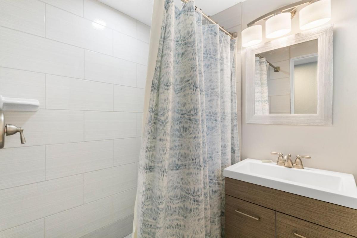 256 Surf Song Resort