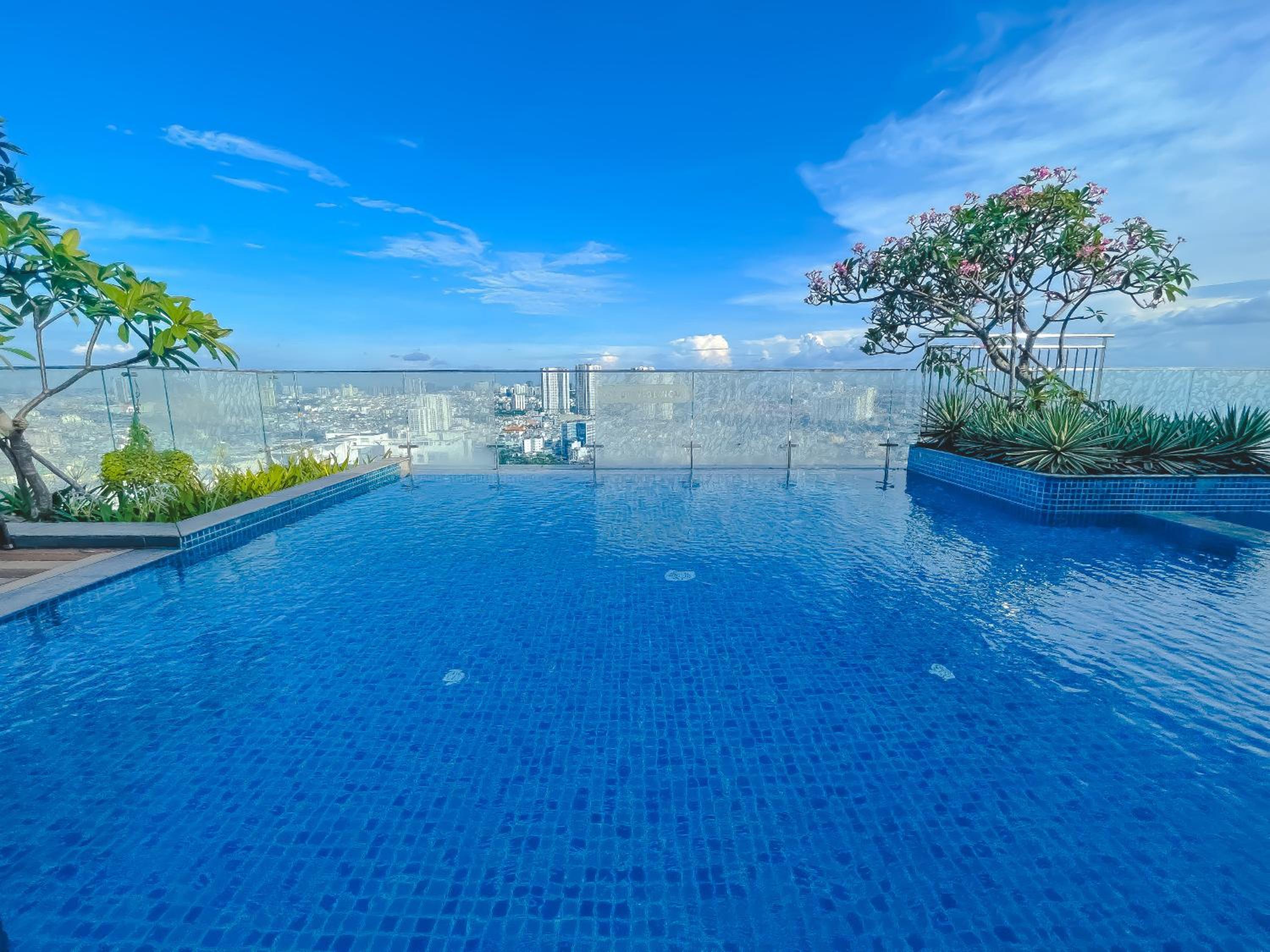 Luxury Gold Apartment 86 -Rooftop Pool Central City