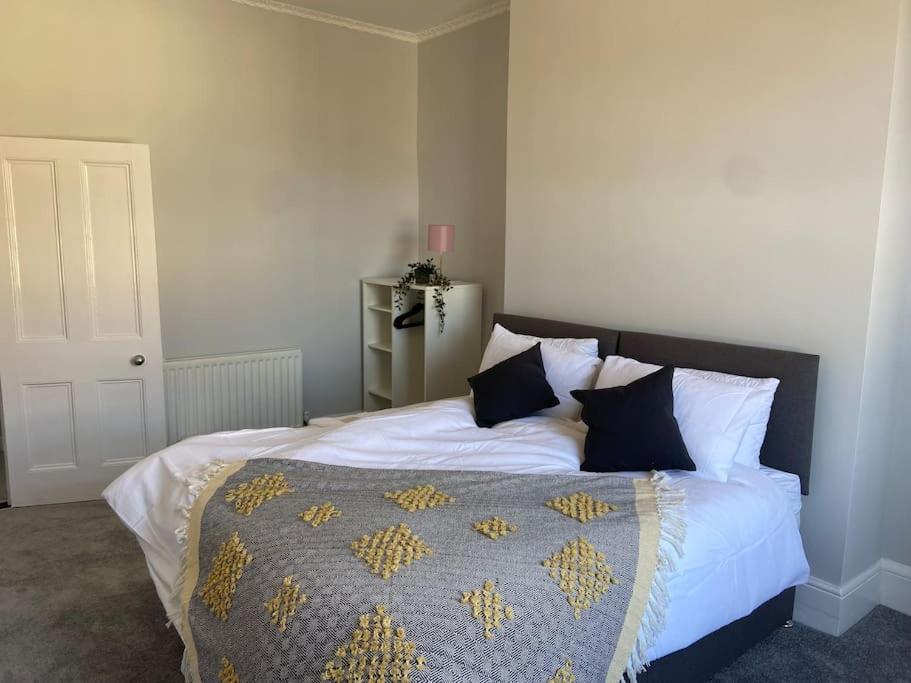 Large Boutique Self Catering Southsea Holiday Flat view 3