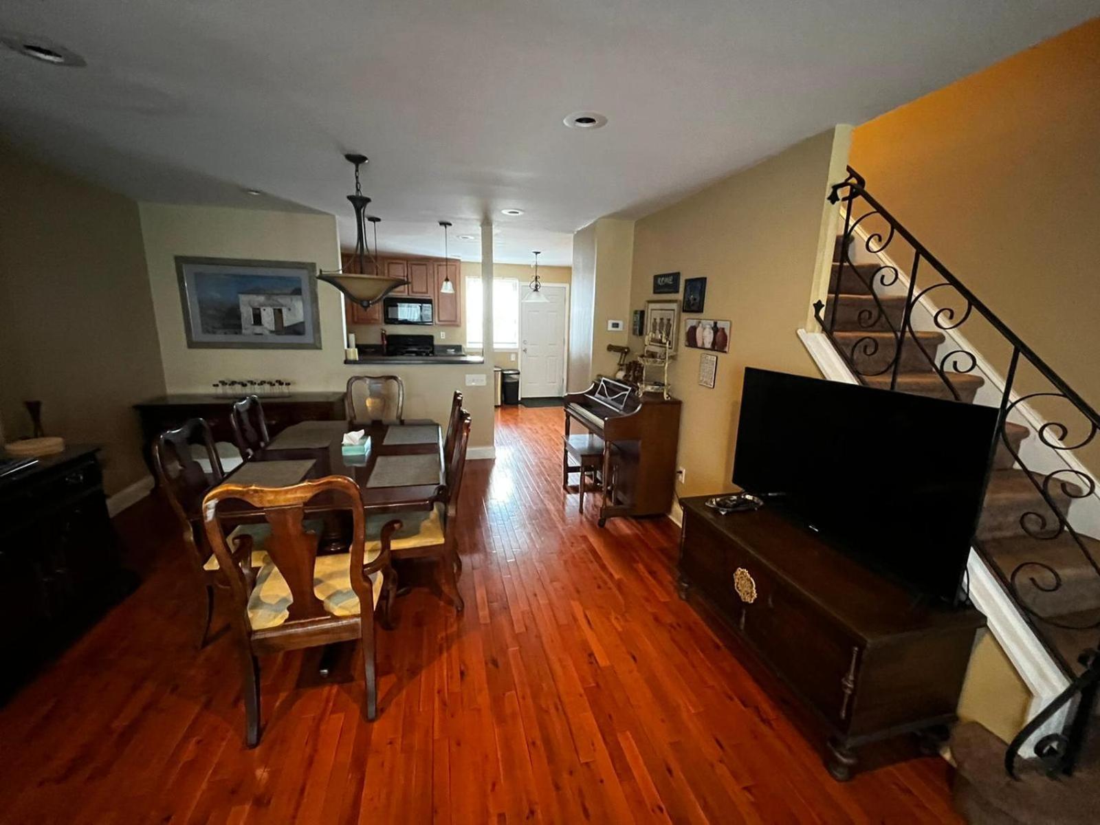 Tuscany 2900 - Classic Italian Style 3BR w Parking near Airport view 3